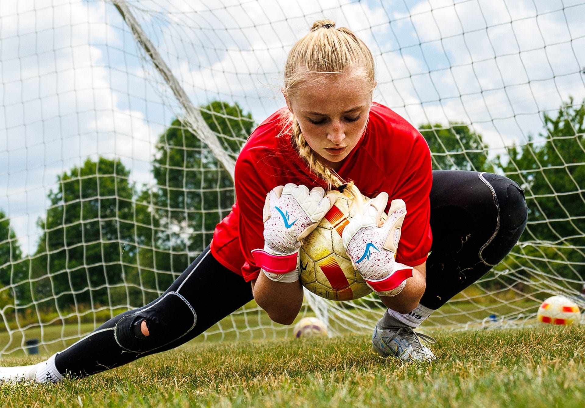 KRONIS Goalkeeper Gloves  Professional Goalie Gloves for Great  Performances – KRONIS Soccer